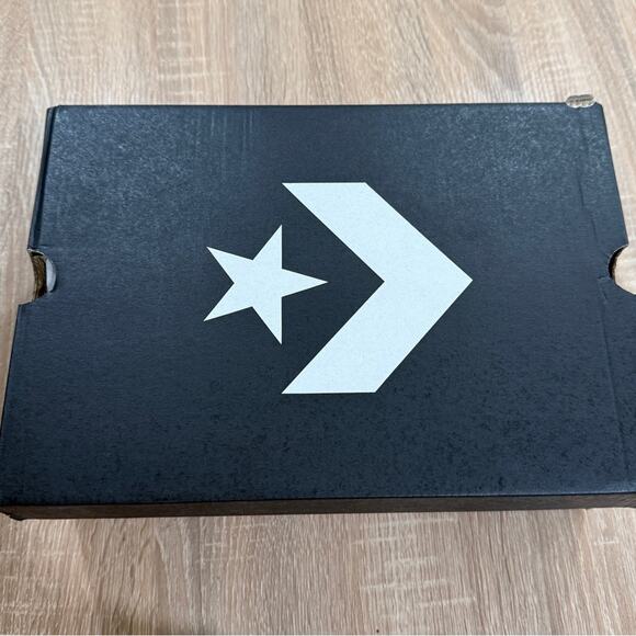 NIB • Chuck Taylor All Star Lift Platform Canvas Size: 8 - Picture 4 of 5